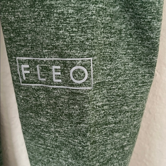FLEO El Toro Green Athletic Leggings in Size S - Picture 6 of 11